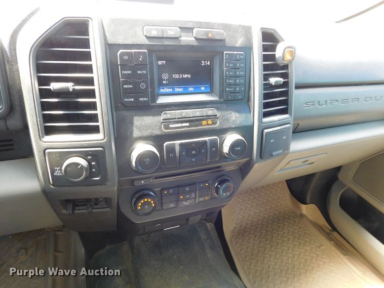 image for item GP9631 2017 Ford F350  Crew Cab pickup truck