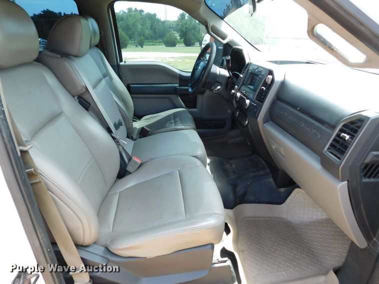 image for item GP9631 2017 Ford F350  Crew Cab pickup truck