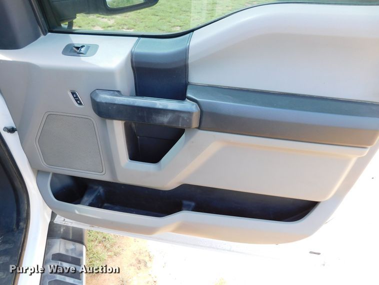 image for item GP9631 2017 Ford F350  Crew Cab pickup truck