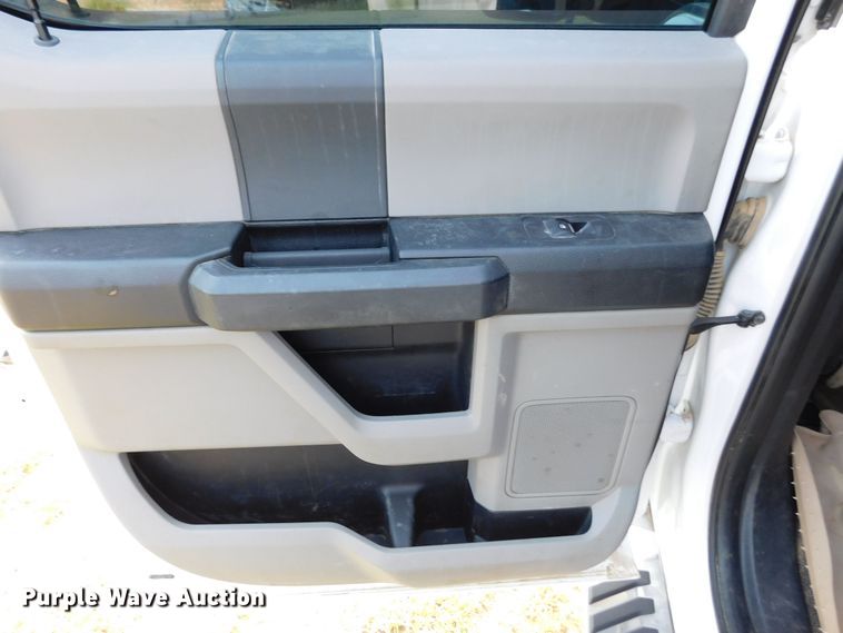 image for item GP9631 2017 Ford F350  Crew Cab pickup truck