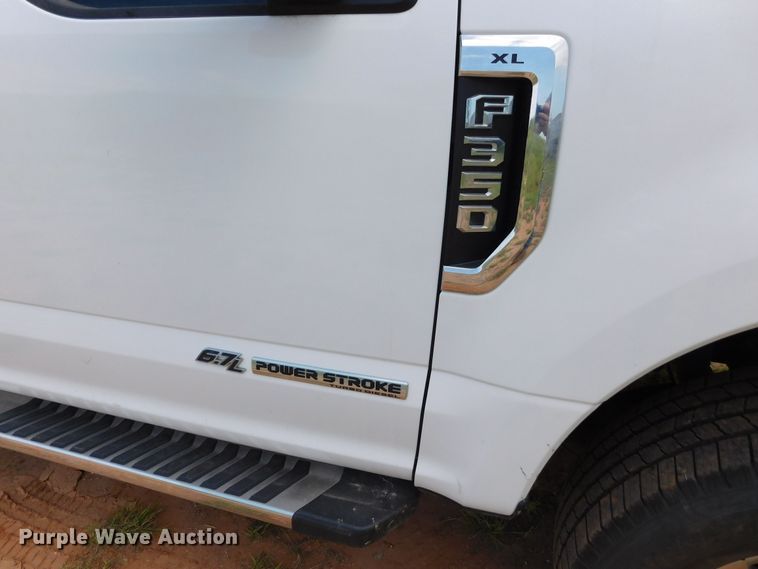 image for item GP9631 2017 Ford F350  Crew Cab pickup truck