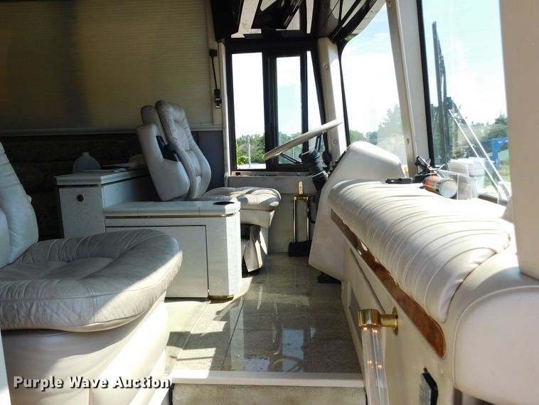 image for item GP9638 1998 Prevost XL45  RV