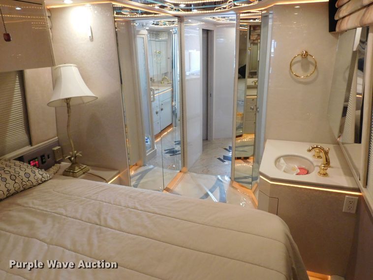 image for item GP9638 1998 Prevost XL45  RV