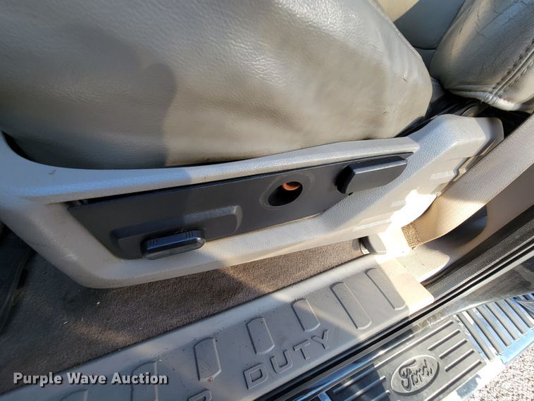 image for item HY9091 2009 Ford F350 Super Duty Lariat  Crew Cab pickup truck