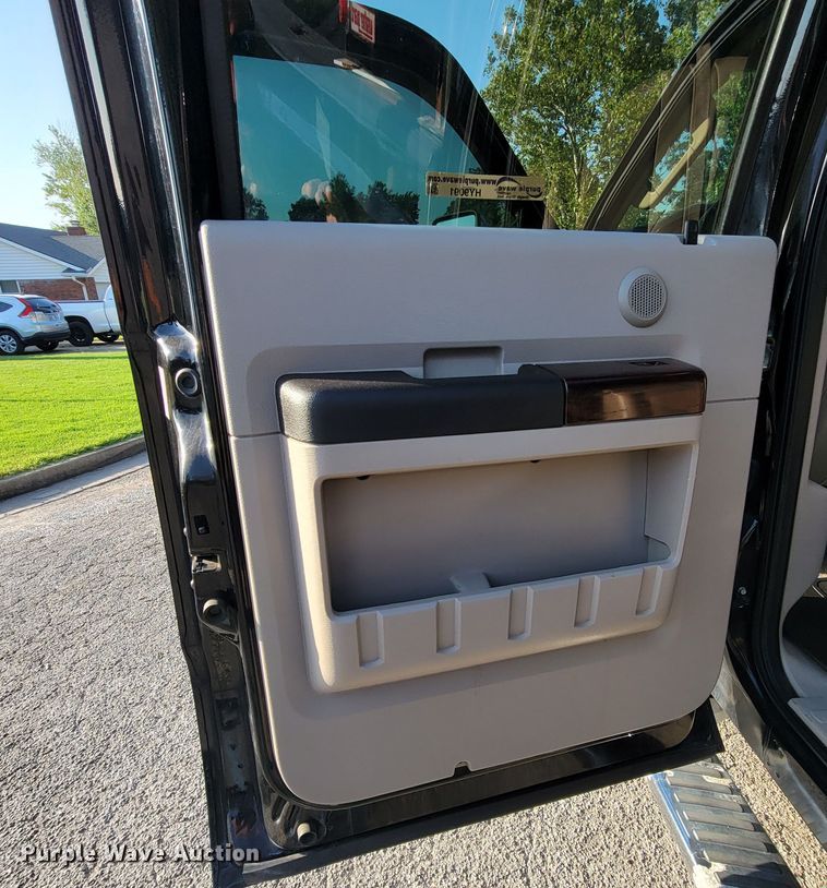 image for item HY9091 2009 Ford F350 Super Duty Lariat  Crew Cab pickup truck