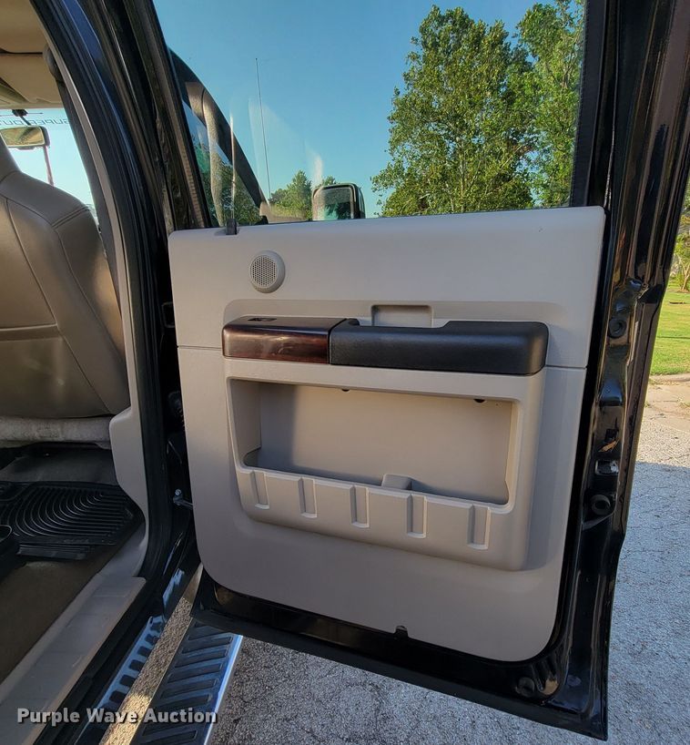 image for item HY9091 2009 Ford F350 Super Duty Lariat  Crew Cab pickup truck