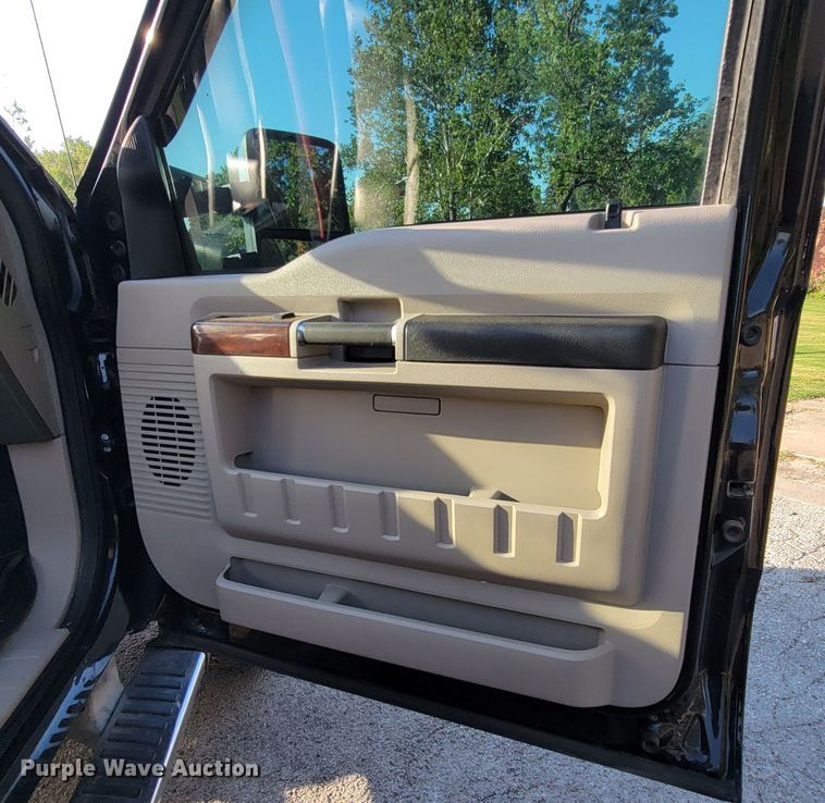 image for item HY9091 2009 Ford F350 Super Duty Lariat  Crew Cab pickup truck