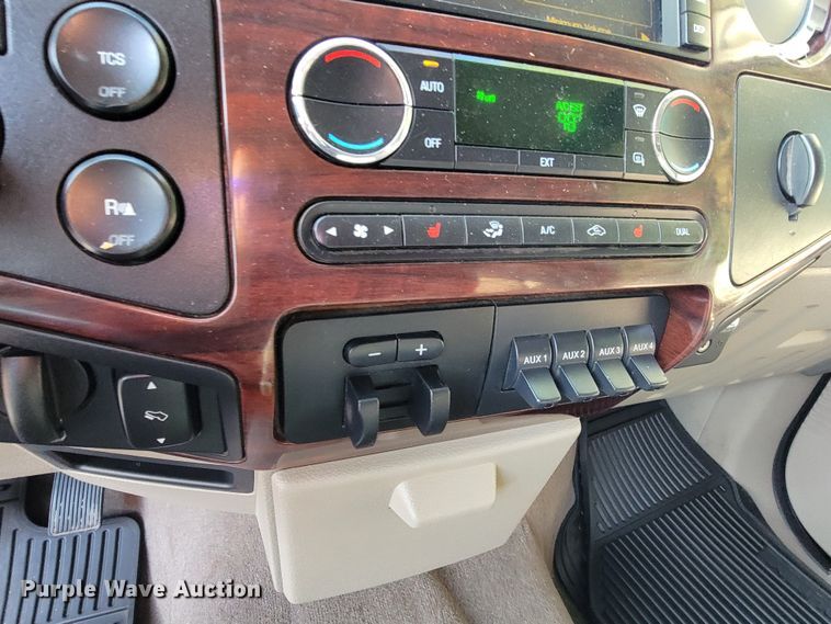 image for item HY9091 2009 Ford F350 Super Duty Lariat  Crew Cab pickup truck