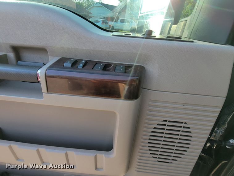 image for item HY9091 2009 Ford F350 Super Duty Lariat  Crew Cab pickup truck