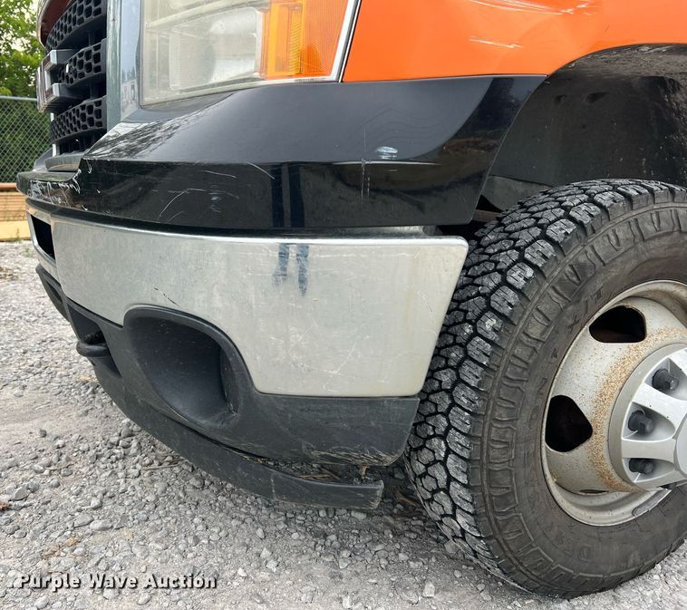 image for item II9220 2011 GMC Sierra 3500HD  dump flatbed pickup truck