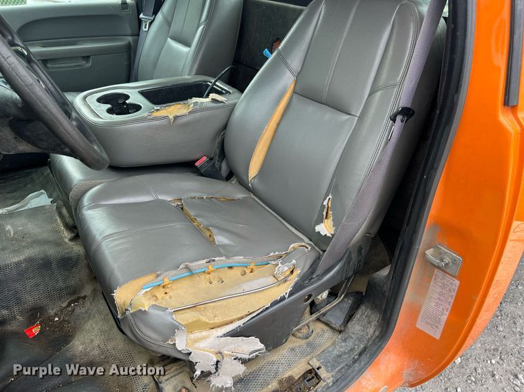 image for item II9220 2011 GMC Sierra 3500HD  dump flatbed pickup truck