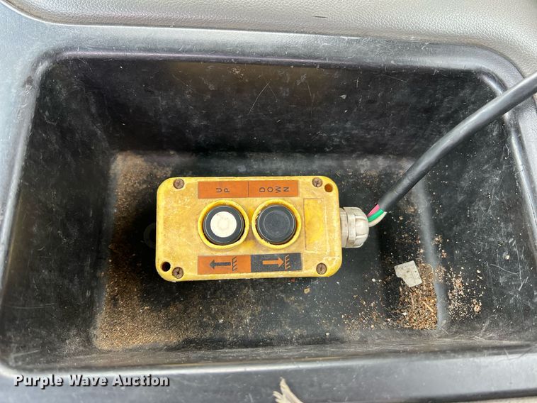 image for item II9220 2011 GMC Sierra 3500HD  dump flatbed pickup truck