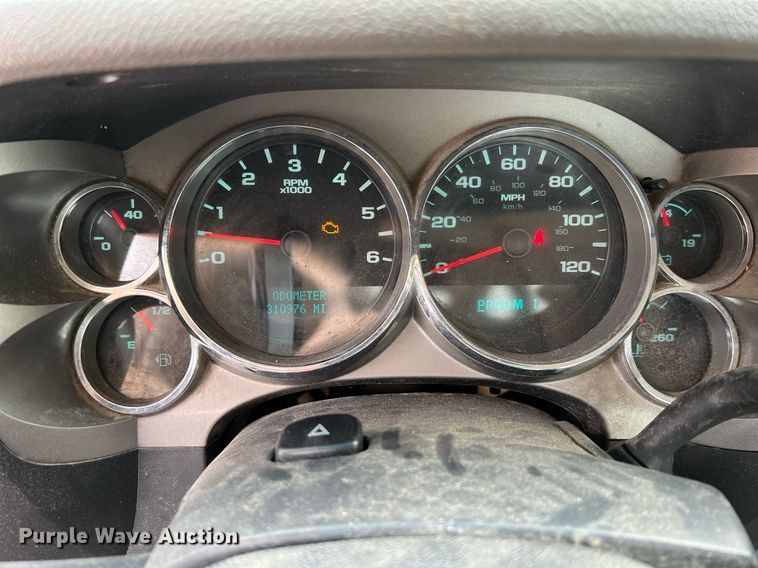 image for item II9220 2011 GMC Sierra 3500HD  dump flatbed pickup truck