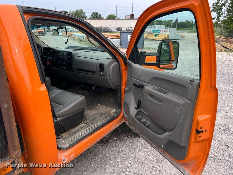 image for item II9220 2011 GMC Sierra 3500HD  dump flatbed pickup truck