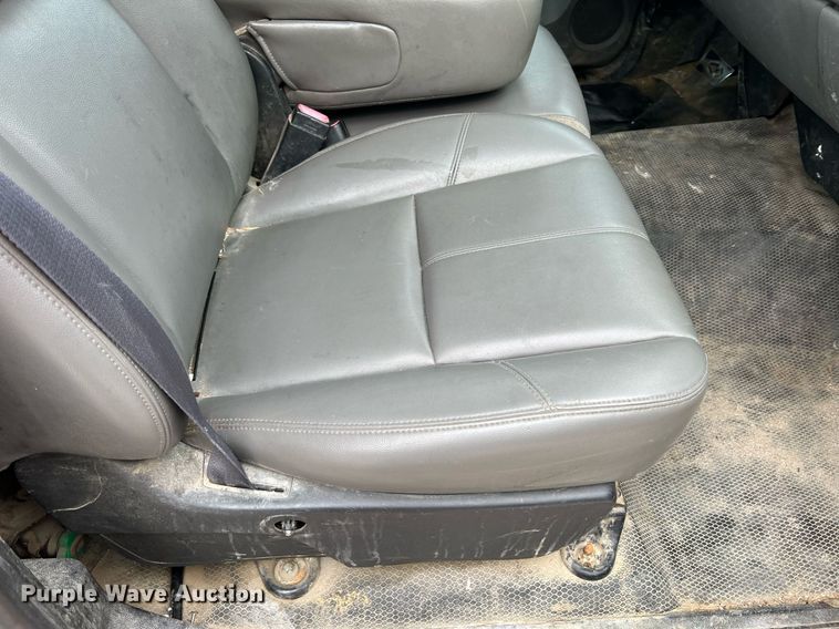 image for item II9220 2011 GMC Sierra 3500HD  dump flatbed pickup truck