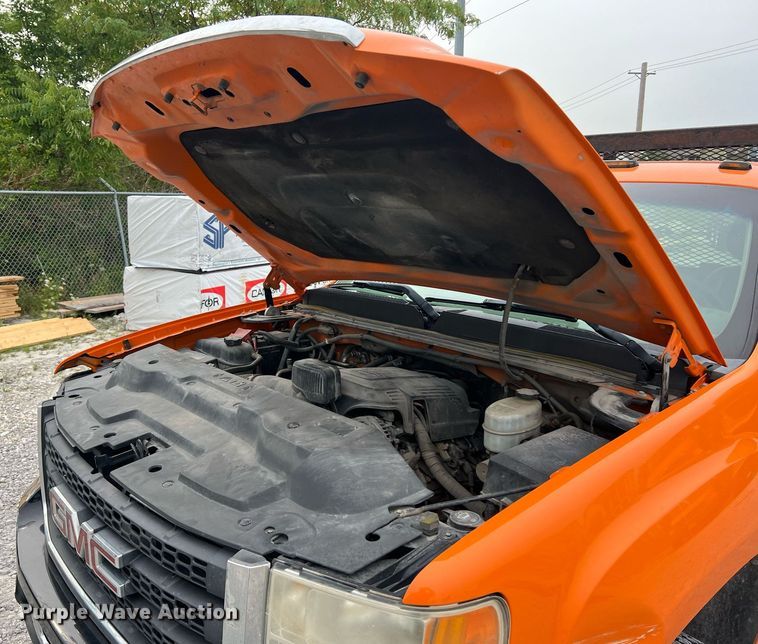 image for item II9220 2011 GMC Sierra 3500HD  dump flatbed pickup truck