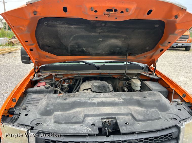 image for item II9220 2011 GMC Sierra 3500HD  dump flatbed pickup truck