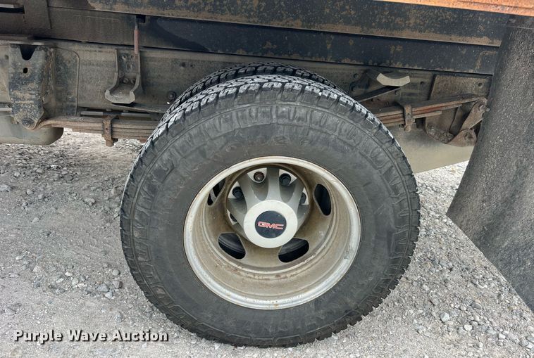 image for item II9220 2011 GMC Sierra 3500HD  dump flatbed pickup truck