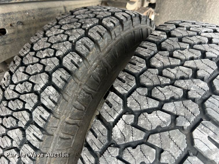 image for item II9220 2011 GMC Sierra 3500HD  dump flatbed pickup truck