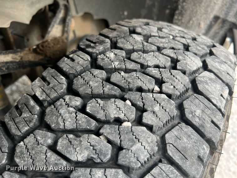 image for item II9220 2011 GMC Sierra 3500HD  dump flatbed pickup truck