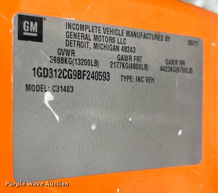 image for item II9220 2011 GMC Sierra 3500HD  dump flatbed pickup truck