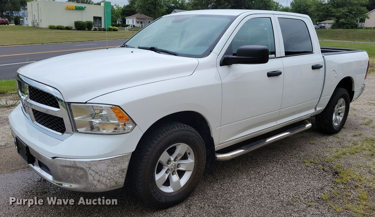 image for item IQ9807 2018 Dodge Ram 1500  Crew Cab pickup truck