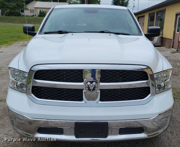 image for item IQ9807 2018 Dodge Ram 1500  Crew Cab pickup truck