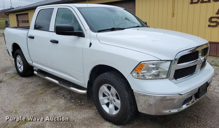 image for item IQ9807 2018 Dodge Ram 1500  Crew Cab pickup truck