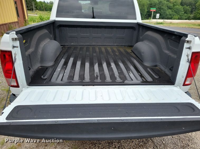 image for item IQ9807 2018 Dodge Ram 1500  Crew Cab pickup truck