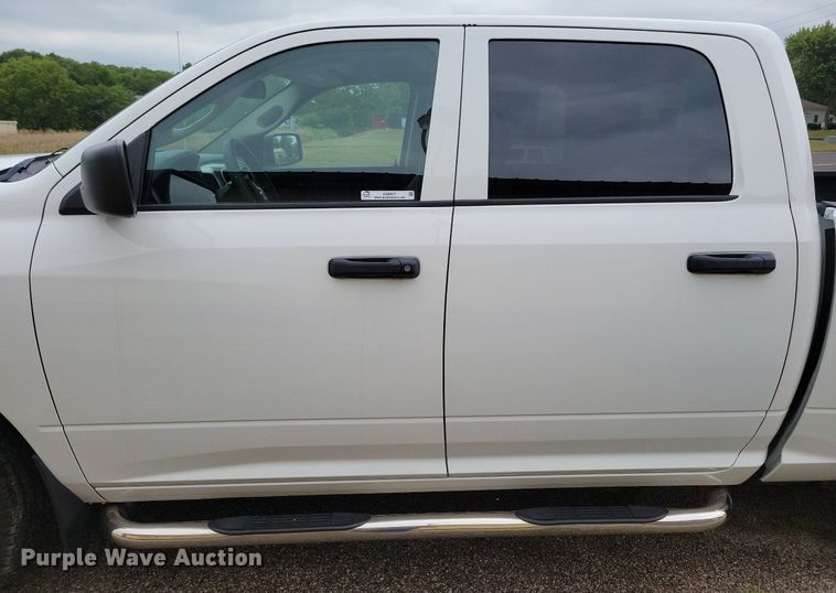 image for item IQ9807 2018 Dodge Ram 1500  Crew Cab pickup truck