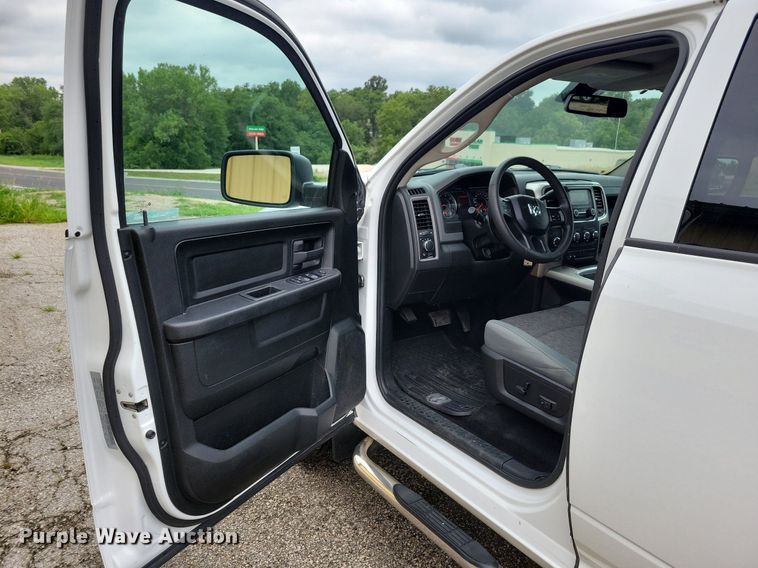 image for item IQ9807 2018 Dodge Ram 1500  Crew Cab pickup truck