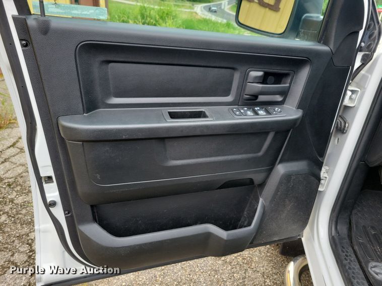 image for item IQ9807 2018 Dodge Ram 1500  Crew Cab pickup truck