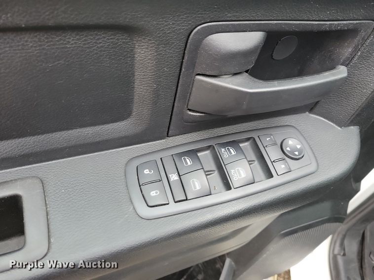 image for item IQ9807 2018 Dodge Ram 1500  Crew Cab pickup truck