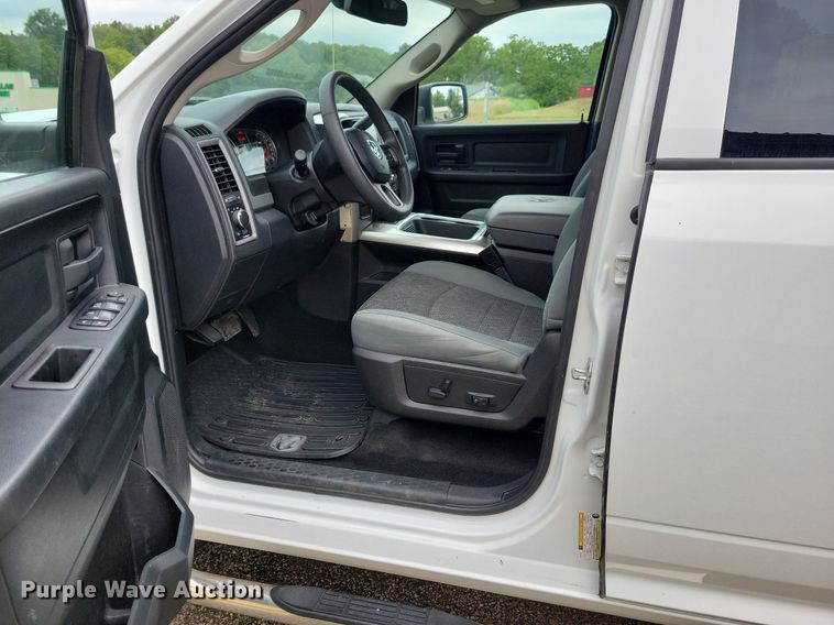 image for item IQ9807 2018 Dodge Ram 1500  Crew Cab pickup truck