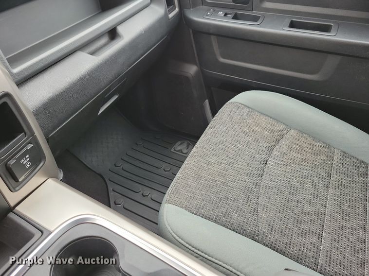 image for item IQ9807 2018 Dodge Ram 1500  Crew Cab pickup truck