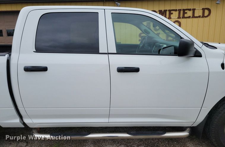 image for item IQ9807 2018 Dodge Ram 1500  Crew Cab pickup truck