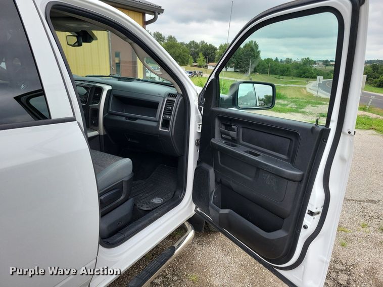 image for item IQ9807 2018 Dodge Ram 1500  Crew Cab pickup truck