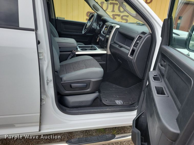 image for item IQ9807 2018 Dodge Ram 1500  Crew Cab pickup truck