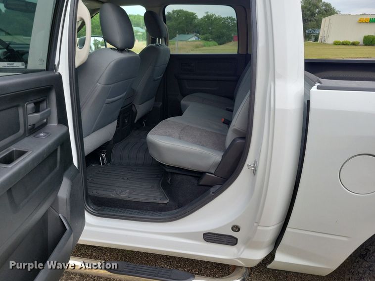 image for item IQ9807 2018 Dodge Ram 1500  Crew Cab pickup truck