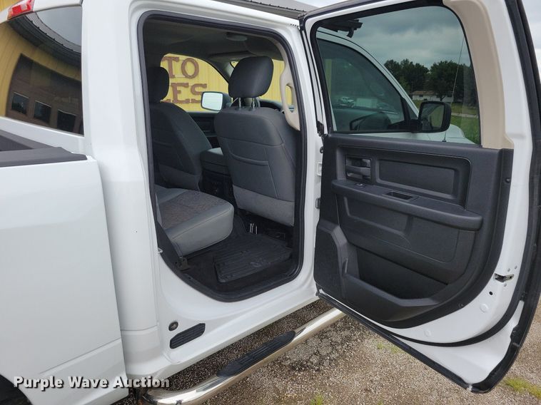 image for item IQ9807 2018 Dodge Ram 1500  Crew Cab pickup truck