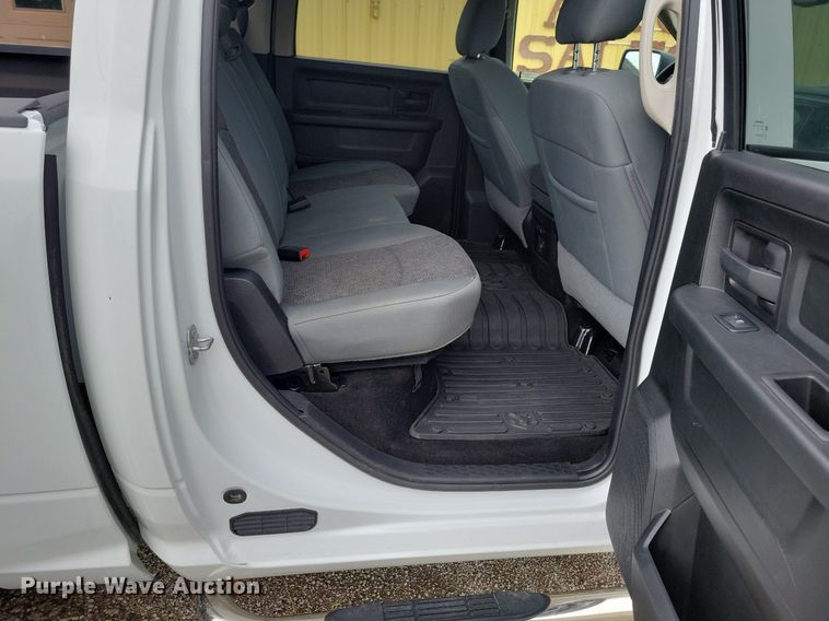 image for item IQ9807 2018 Dodge Ram 1500  Crew Cab pickup truck