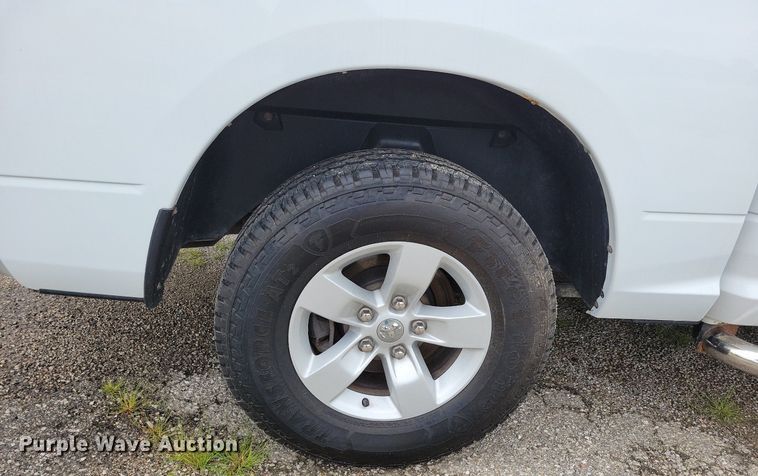 image for item IQ9807 2018 Dodge Ram 1500  Crew Cab pickup truck