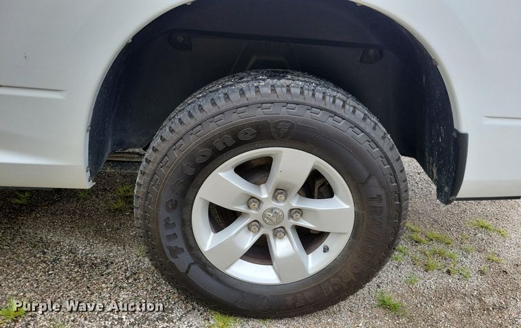 image for item IQ9807 2018 Dodge Ram 1500  Crew Cab pickup truck