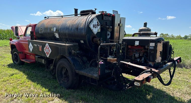 image for item JD9026 1975 Ford F700  oil distributor truck