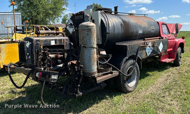 image for item JD9026 1975 Ford F700  oil distributor truck