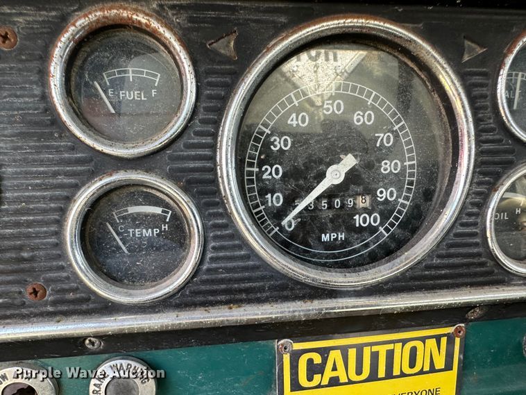 image for item JD9026 1975 Ford F700  oil distributor truck