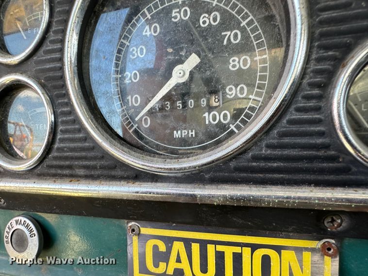 image for item JD9026 1975 Ford F700  oil distributor truck