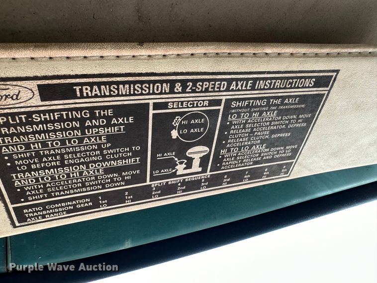 image for item JD9026 1975 Ford F700  oil distributor truck