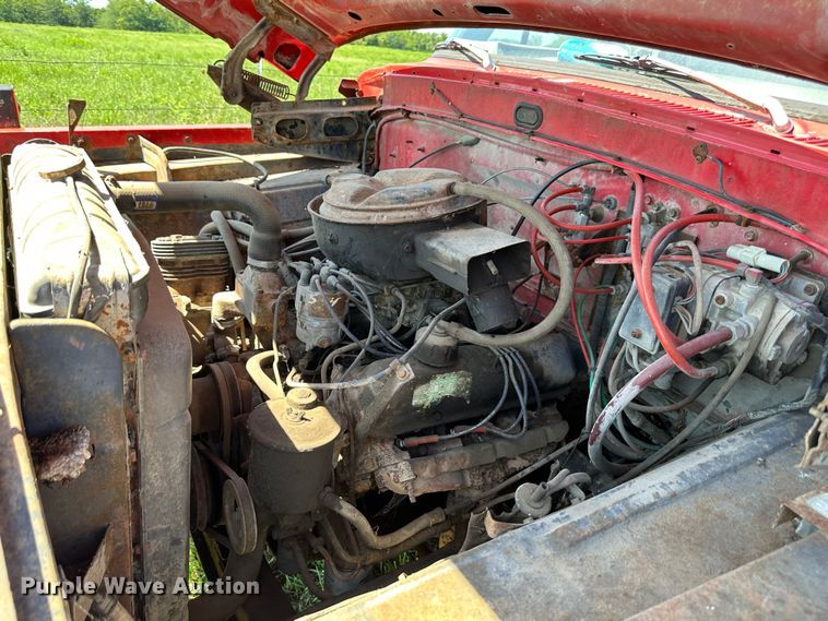 image for item JD9026 1975 Ford F700  oil distributor truck