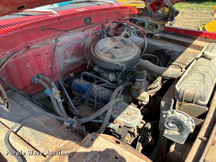 image for item JD9026 1975 Ford F700  oil distributor truck